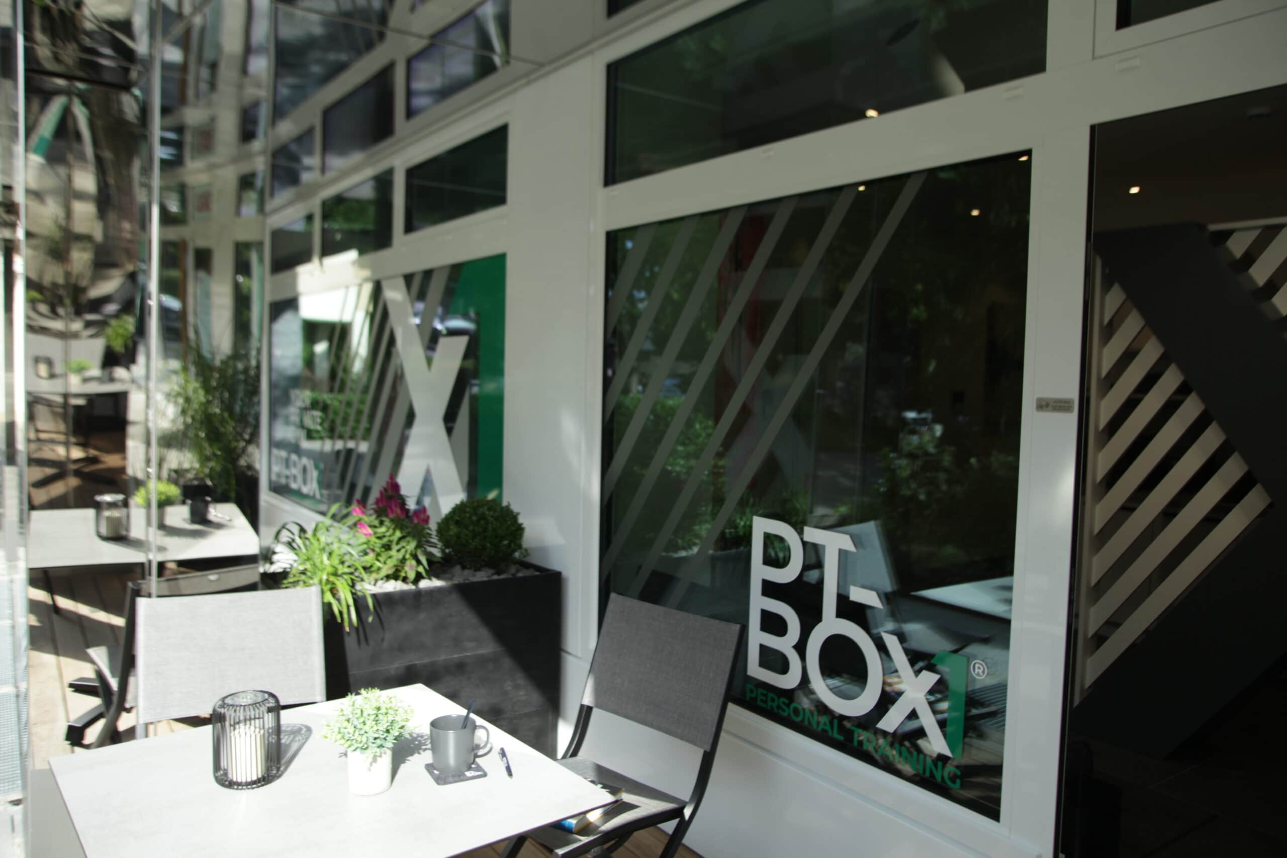 Eingangs- und Terrassenbereich der PT-BOX1 in Germering